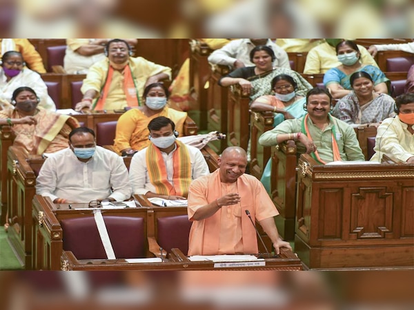 विधान सभा में मुख्यमंत्री योगी आदित्यनाथ 