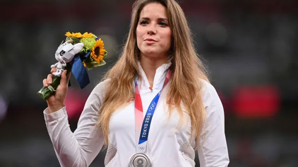 Poland: हड्डियों के कैंसर से जूझ रहे नवताज की जान बचाने के लिए टोक्यो ओलंपिक चैंपियन Maria Andrejic ने नीलाम किया मेडल