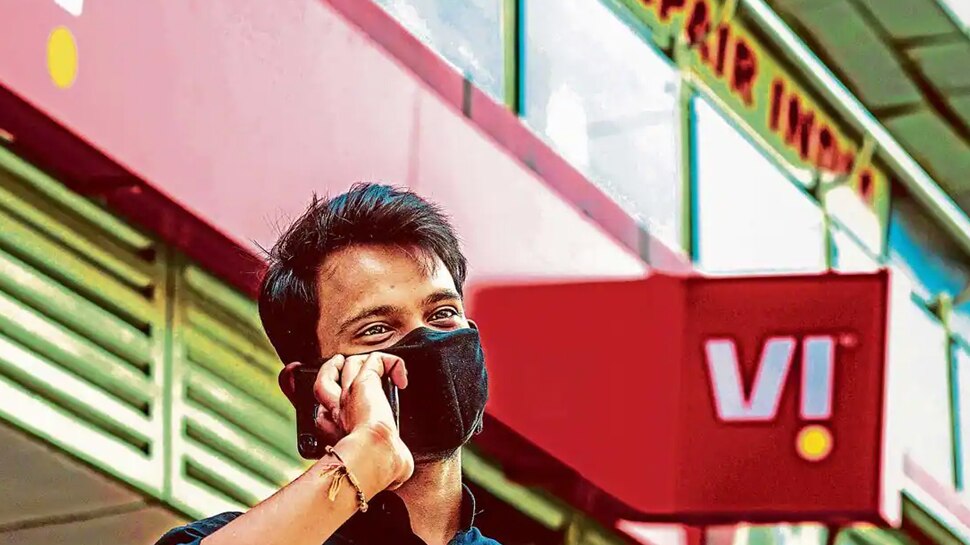 Airtel के बाद Vodafone-Idea ने दिया यूजर्स को झटका, बंद किया सबसे छोटा Plan, जानिए क्या है वजह