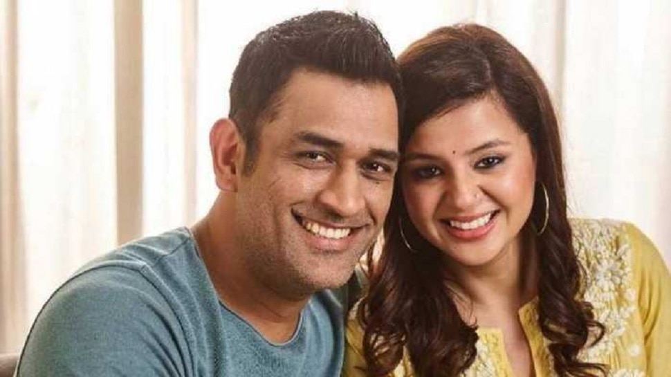 आईपीएल के बाद सुनहरे परदे पर नजर आ सकते है महेंद्र सिंह धोनी, पत्नी साक्षी ने दिए बड़े संकेत 