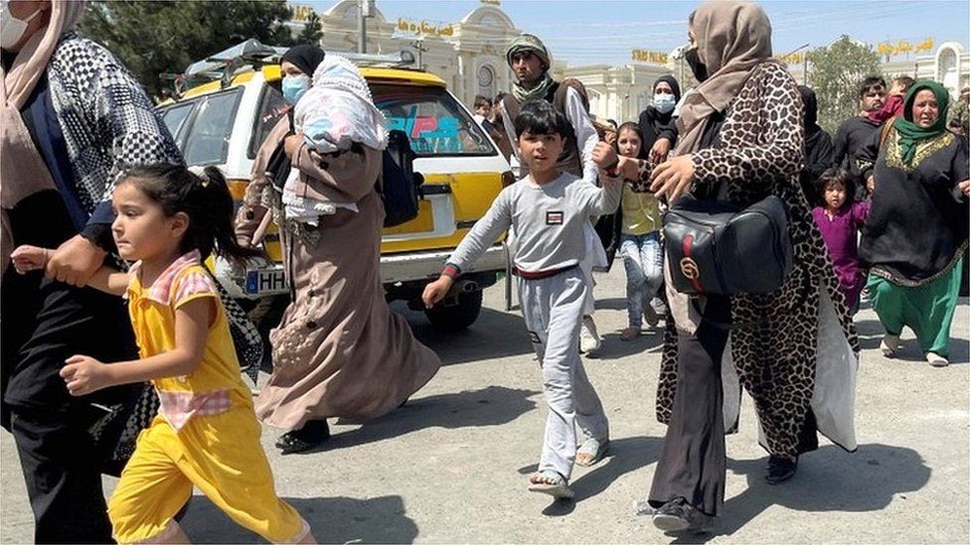 वादे से मुकर गया Taliban Taliban torturing Afghan women
