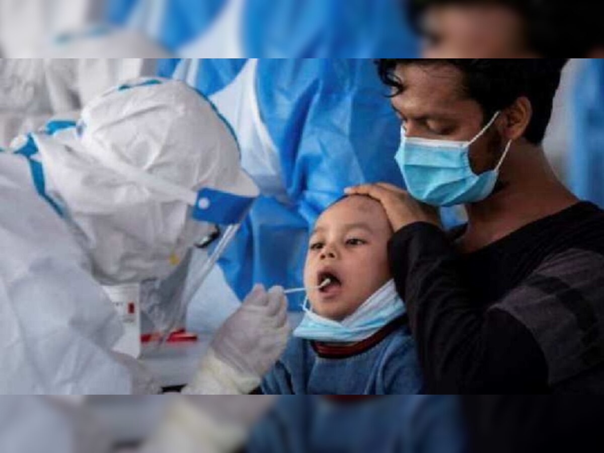 रिम्स में बीमार बच्चों का फर्श पर हो रहा इलाज (फाइल फोटो)