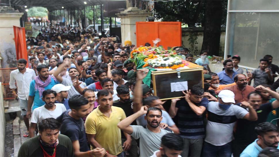 मेरठ में सैन्य सम्मान के साथ किया गया शहीद जेसीओ राम सिंह का अंतिम संस्कार