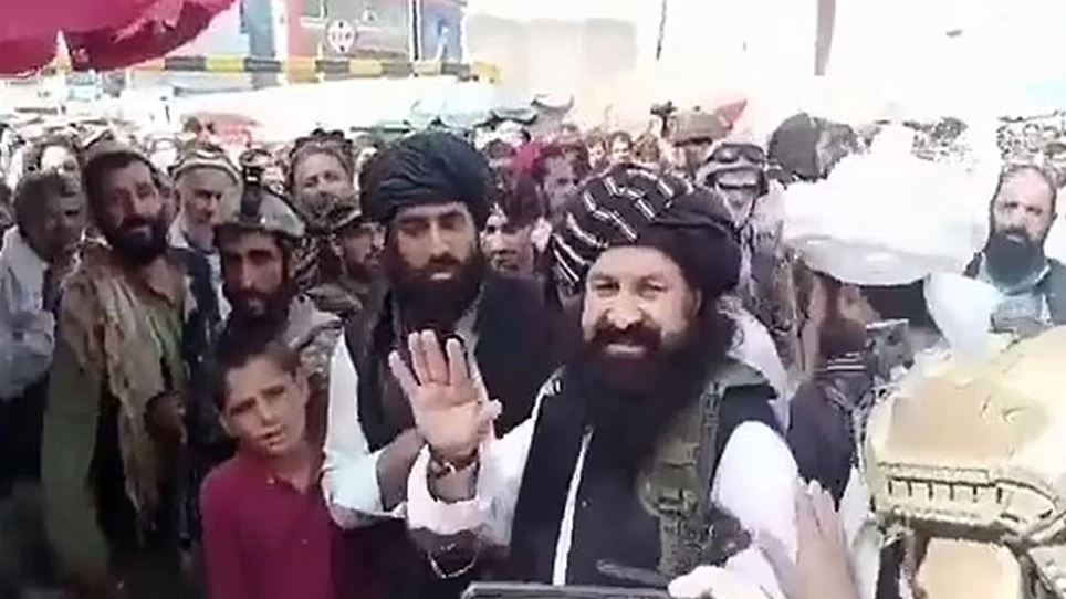 VIDEO: Kabul में दिखा 37 करोड़ का इनामी खूंखार आतंकी Khalil Haqqani, तालिबान ने दी ये ज़िम्मेदारी