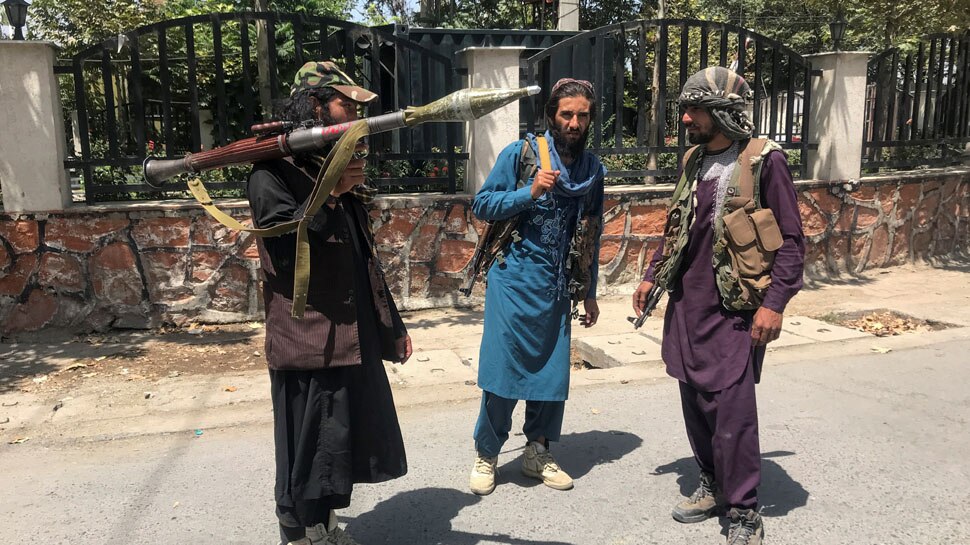 Taliban का असली चेहरा आया सामने, स्कूलों में लड़के-लड़कियों के साथ पढ़ने पर लगाई रोक