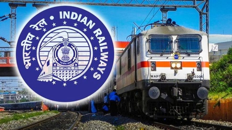 Indian Railways: रेलवे ने दी चेतावनी! ट्रेन में सफर के दौरान की ये गलती तो होगी 3 साल तक की जेल, लगेगा भारी जुर्माना