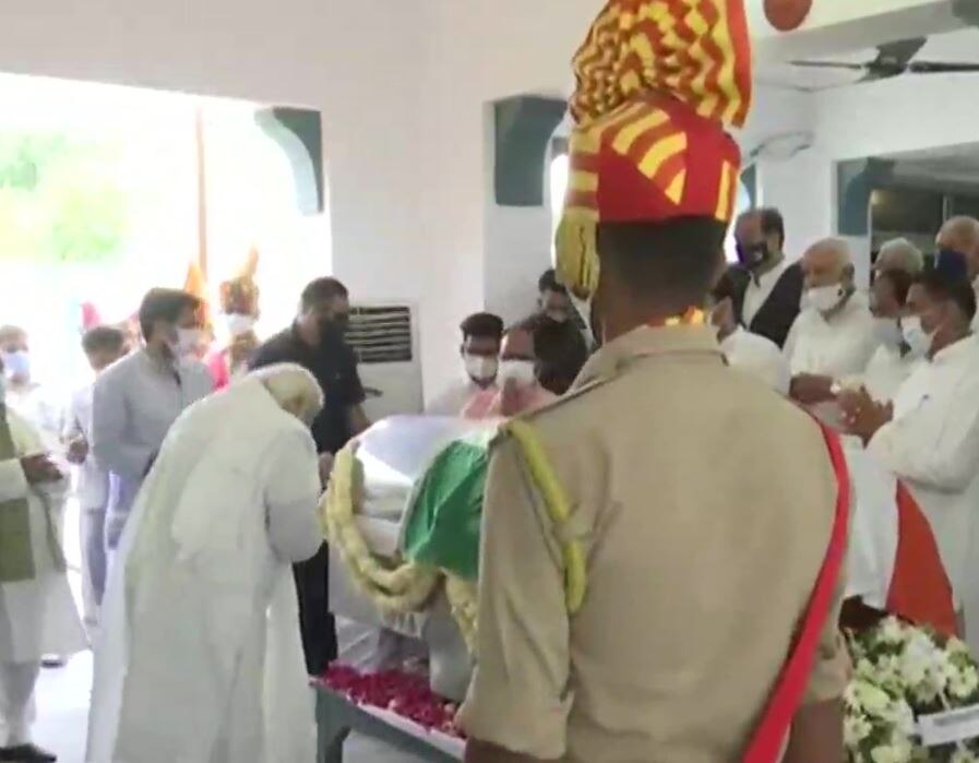 Video: पीएम मोदी ने भावुक मन से कल्याण सिंह को दी श्रद्धांजलि, देखें वीडियो