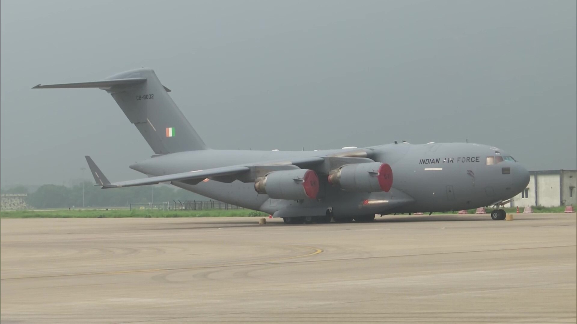 भारतीय वायु सेना का विमान 168 मुसाफिरों को लेकर काबुल से हिंडन हवाईअड्डा पहुंचा