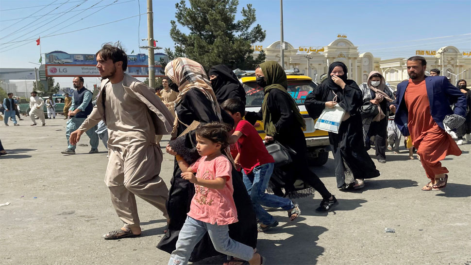 Afghanistan: तालिबानी खौफ के बीच Kabul Airport पर मची भगदड़, 7 लोगों की मौत