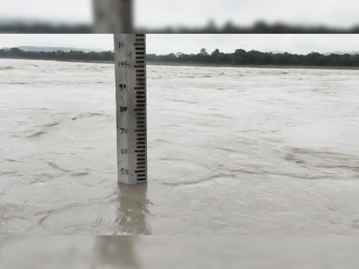  गंगा के जलस्तर में लगातार कमी आने लगी है. (प्रतीकात्मक तस्वीर)