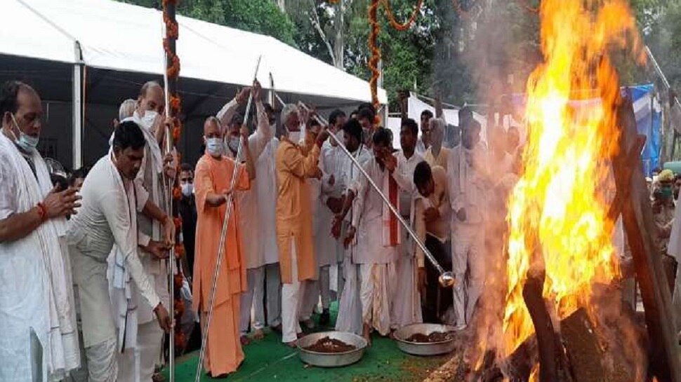 पंचतत्व में विलीन हुए पूर्व CM कल्याण सिंह, वरिष्ठ भाजपा नेताओं की मौजूदगी में बेटे ने दी मुखाग्नि