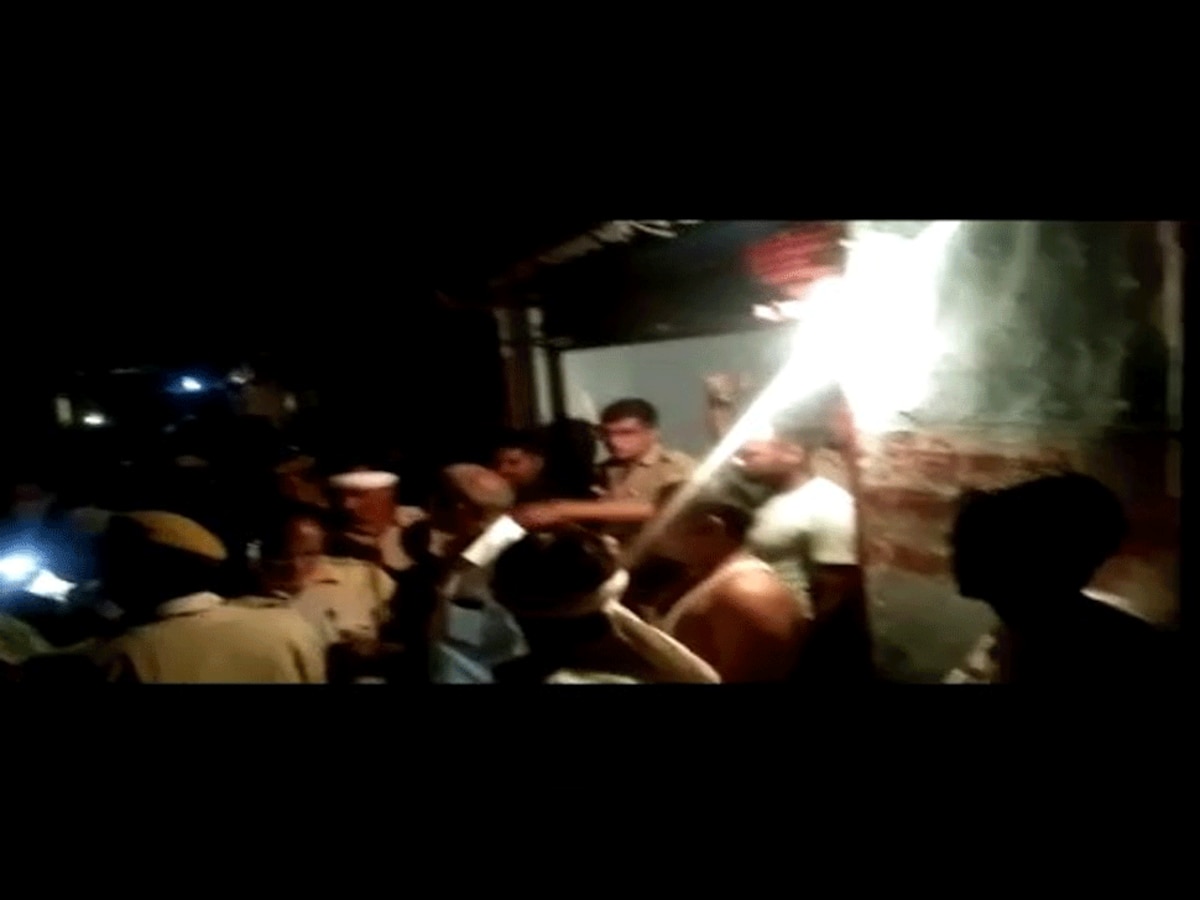वारदात के बाद ग्रामीणों ने पुलिस चौकी पर किया हंगामा