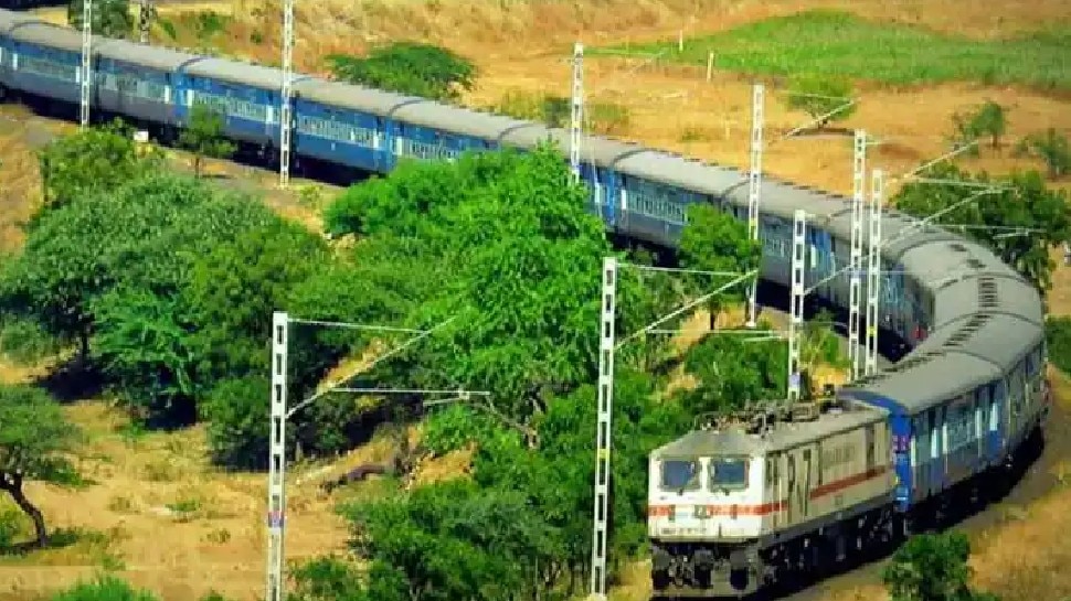 Indian Railway: रेल यात्रियों के लिए अच्छी खबर, कई रूट्स पर ट्रेनों के फेरे बढ़ाने का फैसला