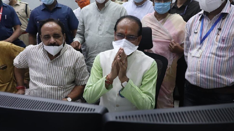 'हेलो, मैं शिवराज सिंह चौहान बोल रहा हूं...' CM ने किया कोरोना संक्रमित को वीडियो कॉल, दी ये सलाह