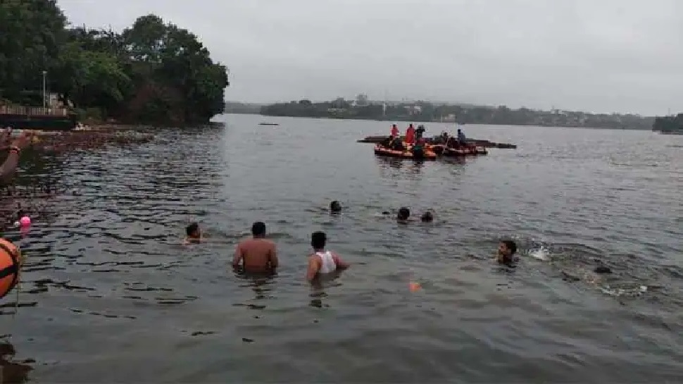 Bihar में गंडक नदी में डूबी 25 लोगों से भरी नाव, 5 को बचाया और 20 लापता 