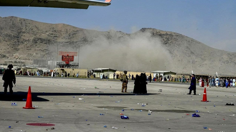 Afganistan: Kabul Airport के पास हुआ भीषण बम ब्लास्ट, अमेरिका ने की पुष्टि