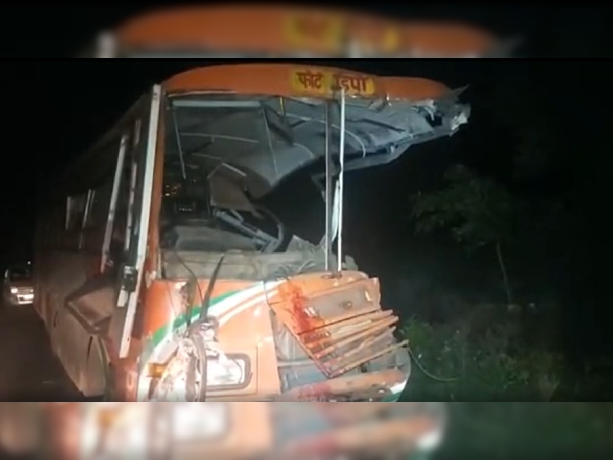 Road Accident In Etawah Roadways Bus Collided With A Standing Trolleytwo Dead Several Passengers