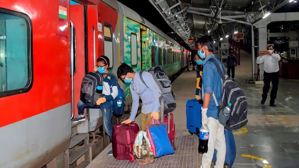 IRCTC New Rule: ऑनलाइन टिकट बुकिंग के बदले नियम, मोबाइल और ई-मेल वेरिफाई करना होगा जरूरी