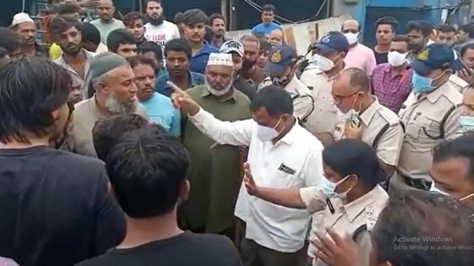 उज्जैन में करोड़ों की जमीन पर बनीं 200 अवैध दुकानें ध्वस्त! HC के आदेश पर हुई कार्रवाई उज्जैन में करोड़ों की जमीन पर बनीं 200 अवैध दुकानें ध्वस्त! HC के आदेश पर हुई कार्रवाई