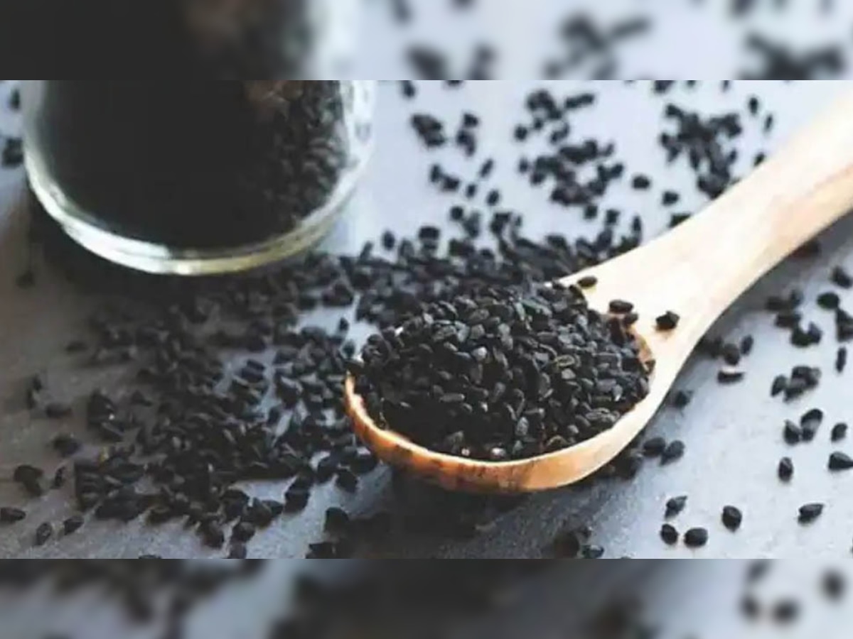 Benefits of Kalonji Seeds: रोज दूध में डालकर पीएं ये 5 काले दाने, पुरुषों के लिए बेहद फायदेमंद