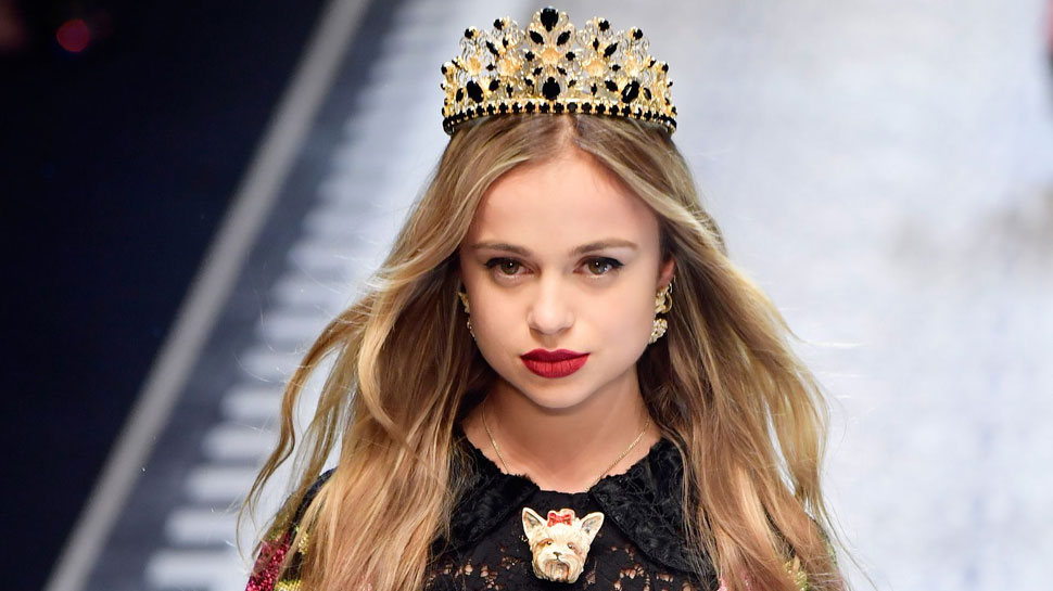 Britain की सबसे खूबसूरत राजकुमारी Amelia Windsor बेच रही ब्रा-इनरवियर, ये है वजह