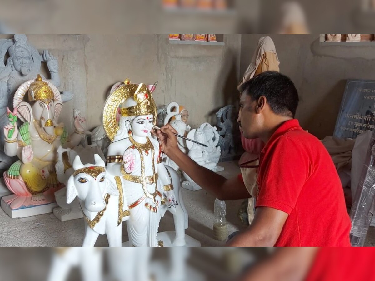  मूर्तियों में रंग भरने वाले मूर्तिकारों की जिंदगी हुई बेरंग (फाइल फोटो) 