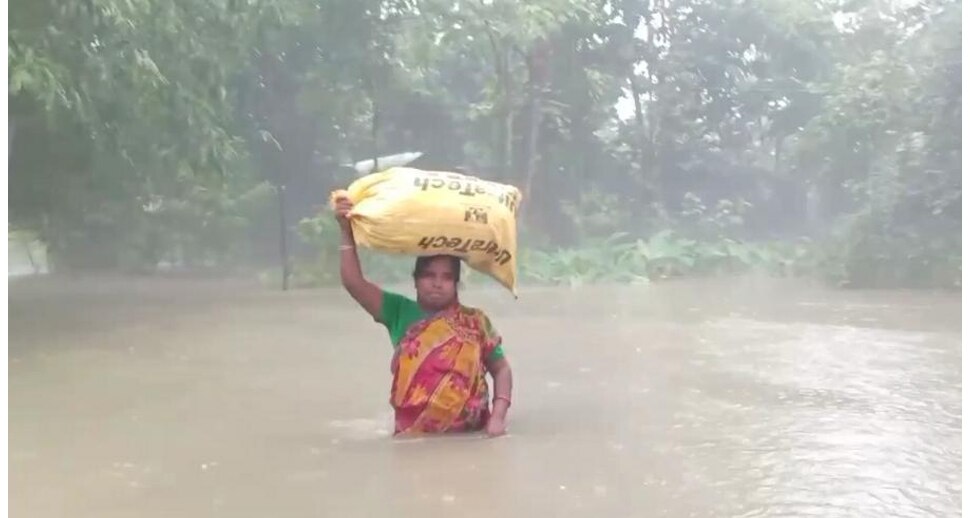 Assam Flood: असम में सैलाब से भारी परेशानी, सैंकड़ों गांवों के हजारों लोगों को खतरा