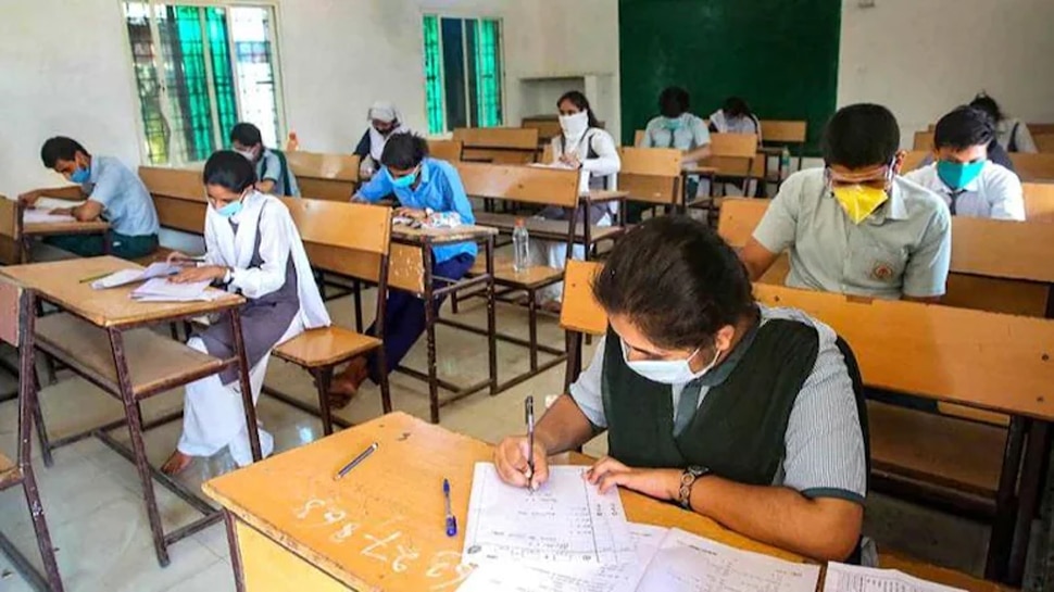 CBSE 10th-12th Exams 2022: परीक्षा पैटर्न में बड़ा बदलाव, 2 टर्म में होंगे एग्जाम; इस तरह पूछे जाएंगे सवाल