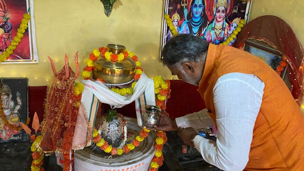 Jammu Kashmir: मजहबी कट्टपंथियों ने तोड़ डाला था Sheetalnath Temple, 26 साल बाद फिर शुरू हुई पूजा