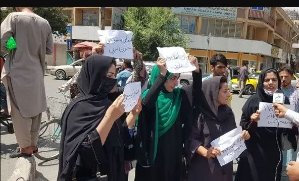 Afghanistan में महिलाओं ने तालिबानियों के खिलाफ किया प्रदर्शन, उठाई ये मांग