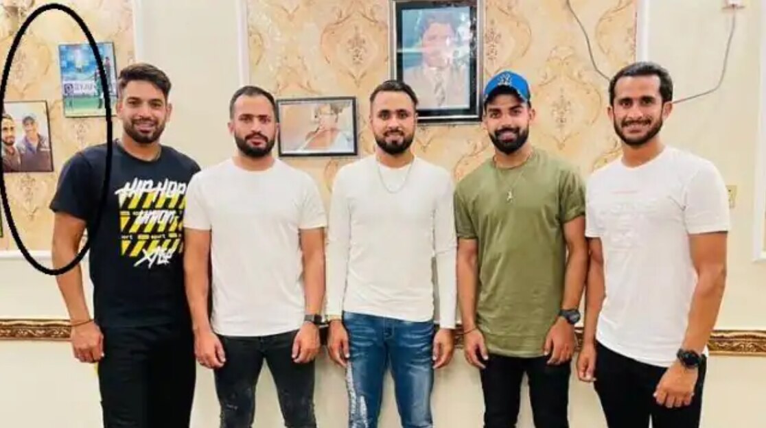 PAK क्रिकेटर ने अपने घर की दीवार पर लगाई धोनी की फोटो, भारतीय फैंस हो गए मुरीद