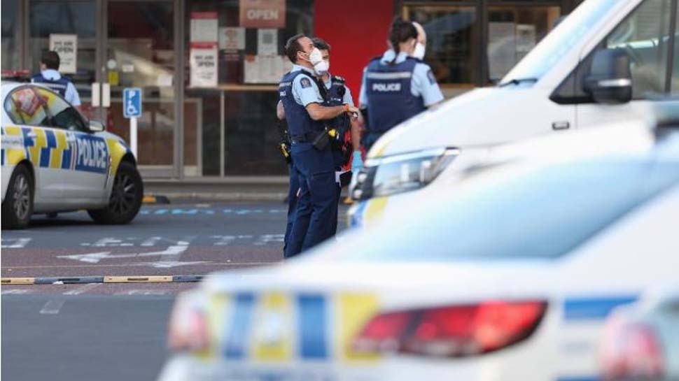 न्यूजीलैंड  में 'आतंकी हमला', हमलावर ने सुपरमार्केट के अंदर कई लोगों को चाकू मारा