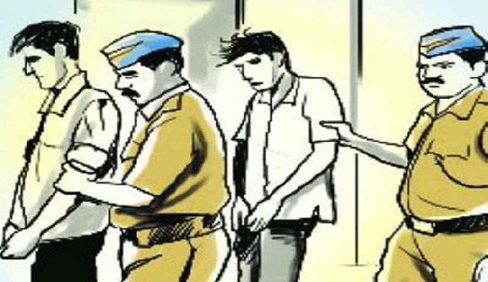 अफीम की खेती के लिए वन भूमि को समतल कर रहे दो लोग गिरफ्तार, JCB चालाक फरार अफीम की खेती के लिए वन भूमि को समतल कर रहे दो लोग गिरफ्तार, JCB चालाक फरार