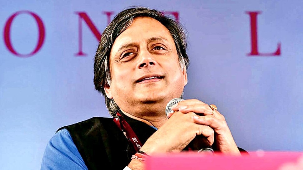 Shashi Tharoor का ये हुनर है कमाल! स्टेज पर गाया किशोर कुमार का गाना