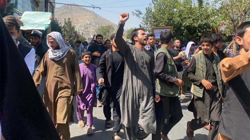 पाकिस्तान के खिलाफ प्रदर्शन से बौखलाया तालिबान, लोगों पर खुलेआम की गोलीबारी