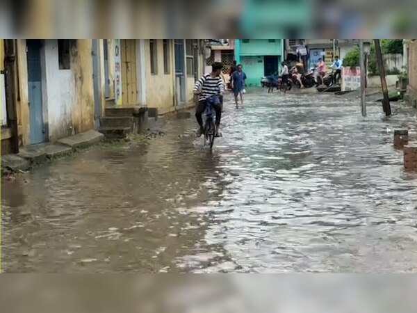 ସାମାନ୍ୟ ବର୍ଷାରେ ବେହାଲ ତଳିଆ ଅଞ୍ଚଳ; ରାସ୍ତାରେ ଲହଡି ଭାଙ୍ଗୁଛି ଡ୍ରେନ ପାଣି 