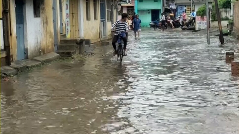 ସାମାନ୍ୟ ବର୍ଷାରେ ବେହାଲ ତଳିଆ ଅଞ୍ଚଳ; ରାସ୍ତାରେ ଲହଡି ଭାଙ୍ଗୁଛି ଡ୍ରେନ ପାଣି ସାମାନ୍ୟ ବର୍ଷାରେ ବେହାଲ ତଳିଆ ଅଞ୍ଚଳ; ରାସ୍ତାରେ ଲହଡି ଭାଙ୍ଗୁଛି ଡ୍ରେନ ପାଣି