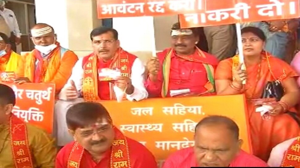'नमाज कक्ष' पर झारखंड विधानसभा में गतिरोध जारी, BJP ने हनुमान चालीसा का पाठ कर फिर जताया विरोध