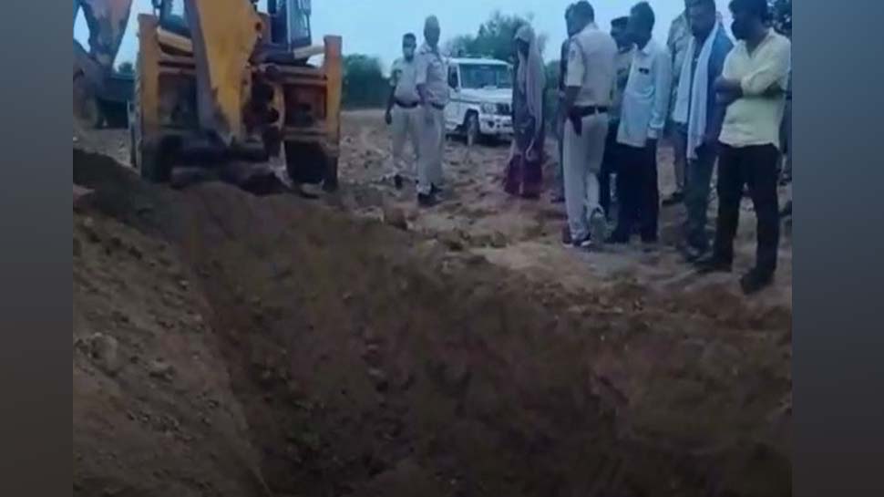 पत्नी ने पति को मारा ऐसा ताना, गुस्से में बंदूक की बट से पीट-पीटकर उतारा मौत के घाट, इस तरह हुआ मामले का खुलासा पत्नी ने पति को मारा ऐसा ताना, गुस्से में बंदूक की बट से पीट-पीटकर उतारा मौत के घाट, इस तरह हुआ मामले का खुलासा