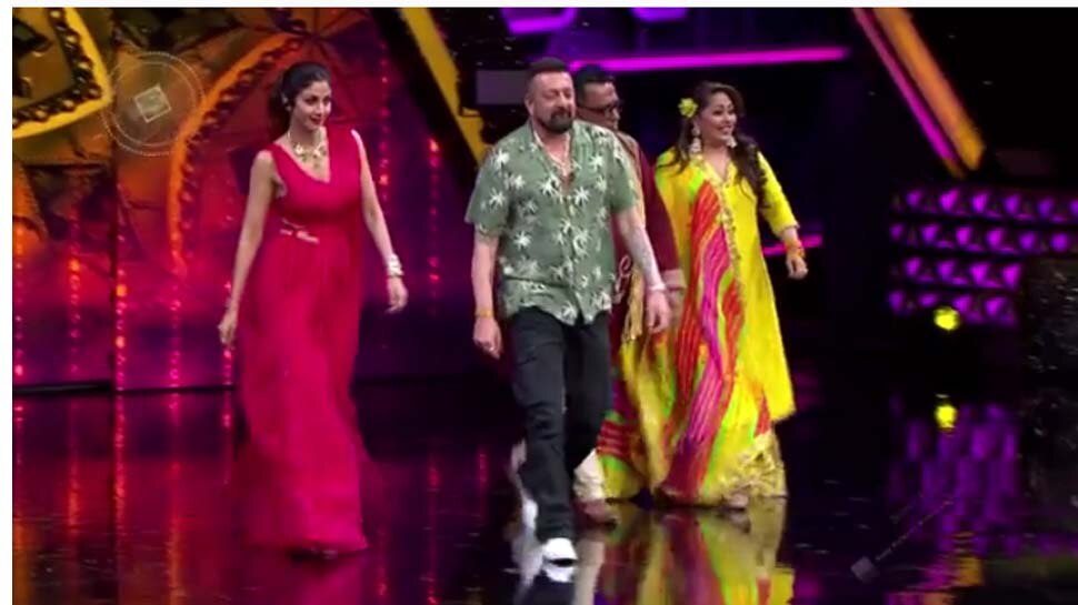 शिल्पा शेट्टी ने की संजू बाबा के स्टाइल में चलने की कोशिश, VIDEO हो रहा है वायरल