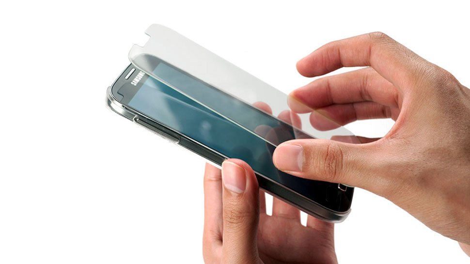 फोन पर Screen Guard लगाने से पहले जरूर जान लें ये सच्चाई, दोबारा नहीं करेंगे गलती