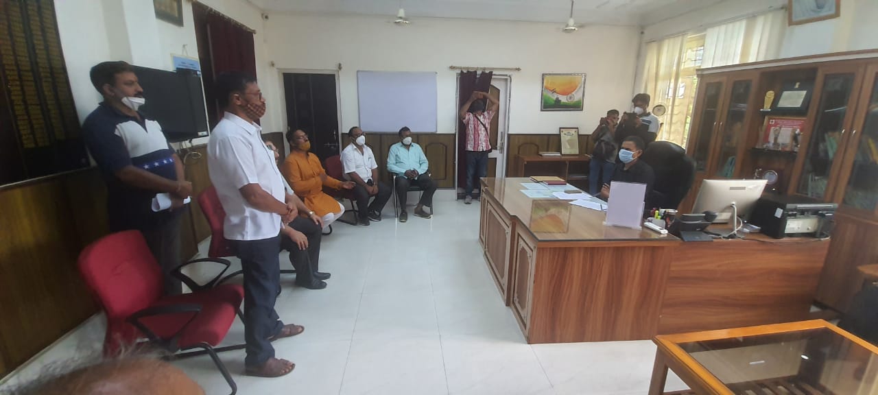 ଗୋସୁରକ୍ଷା-ଗୋଚାଲାଣ ରୋକିବାକୁ ନେଇ ଜିଲ୍ଲାପାଳଙ୍କୁ ଭେଟିଲା ମିଳିତ ପ୍ରତିନିଧି ଦଳ ଗୋସୁରକ୍ଷା-ଗୋଚାଲାଣ ରୋକିବାକୁ ନେଇ ଜିଲ୍ଲାପାଳଙ୍କୁ ଭେଟିଲା ମିଳିତ ପ୍ରତିନିଧି ଦଳ