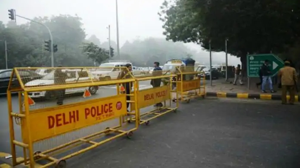 दिल्ली पुलिस ने दिखाई सर्तकता तभी बचाई जा सकी शख्स की जान (फाइल फोटो) दिल्ली पुलिस ने दिखाई सर्तकता तभी बचाई जा सकी शख्स की जान (फाइल फोटो)