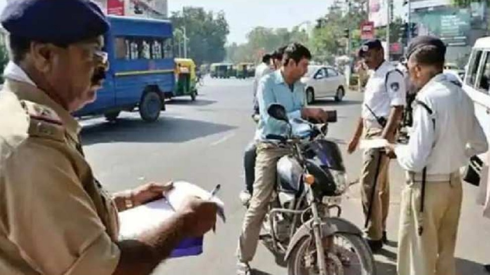 पटना में चालान काटने को लेकर हंगामा, स्कूटी चालक ने ट्रैफिक पुलिस के साथ की झड़प