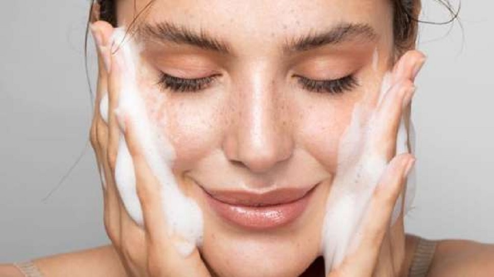 Best way to clean face : 2 मिनट में चेहरे को साफ करने का बेस्ट तरीका, ब्लैकहेड्स और तेल का होगा सफाया
