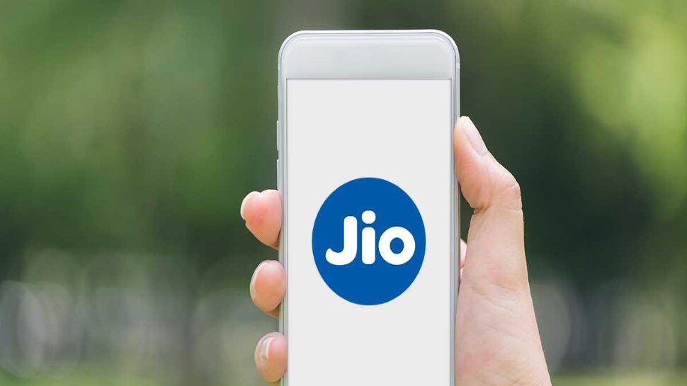 Jio के इन प्लान्स से खुश हुए ग्राहक! एक रिचार्ज और 11 महीनों की छुट्टी, डाटा-अनलिमिटेड कॉलिंग के साथ मिलेगा ये सब