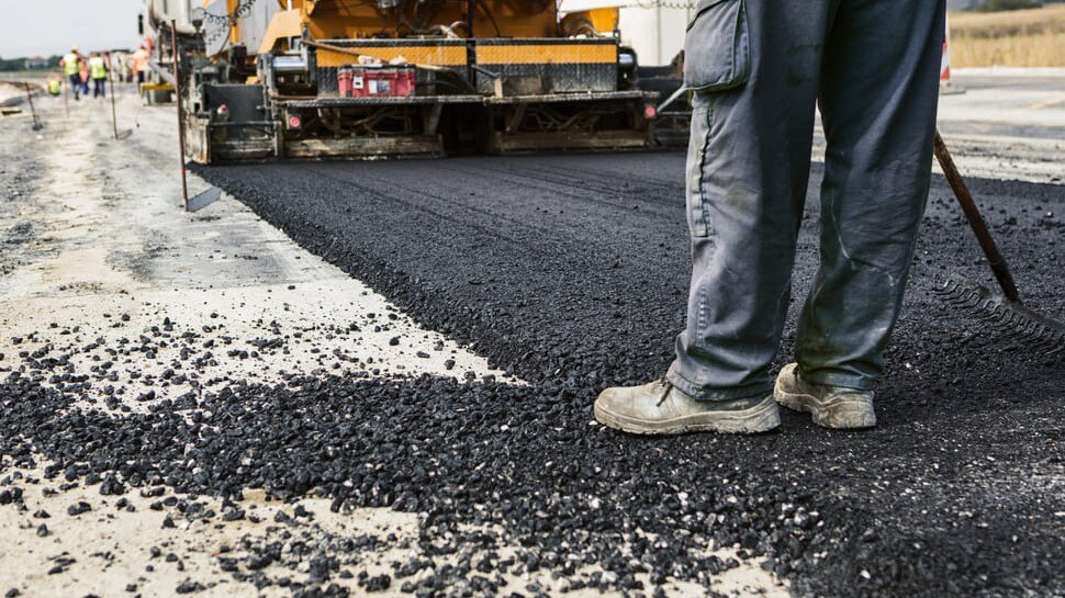 सड़कों पर जारी सियासतः मंत्री ने कहा था- 10 दिन में भरेंगे गड्ढे; कांग्रेस बोली- 15 दिन बाद भी मिलीं सिर्फ बातें