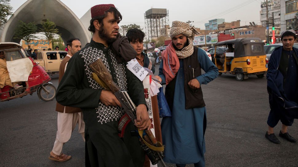Afghanistan में फिर सामने आया Taliban का क्रूर चेहरा, पकड़कर काट दिया अफगानी सैनिक का सिर