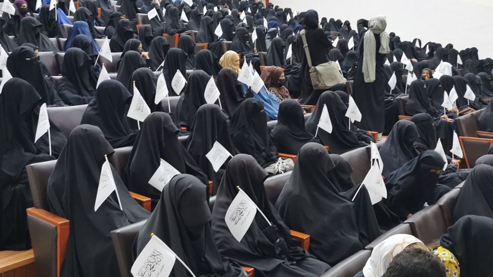 Taliban का नया प्रोपेगेंडा, बुर्के में छिपी महिलाओं ने समर्थन में निकाला जुलूस