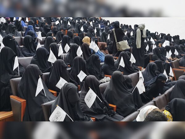 Taliban का नया प्रोपेगेंडा, बुर्के में छिपी महिलाओं ने समर्थन में निकाला जुलूस